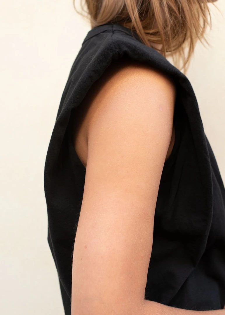 The Frankie Shop CLOTHING Eva Padded Shoulder Muscle T-Shirt - Black 4 The Frankie Shop CLOTHING Eva Padded Shoulder Muscle T-Shirt - Black