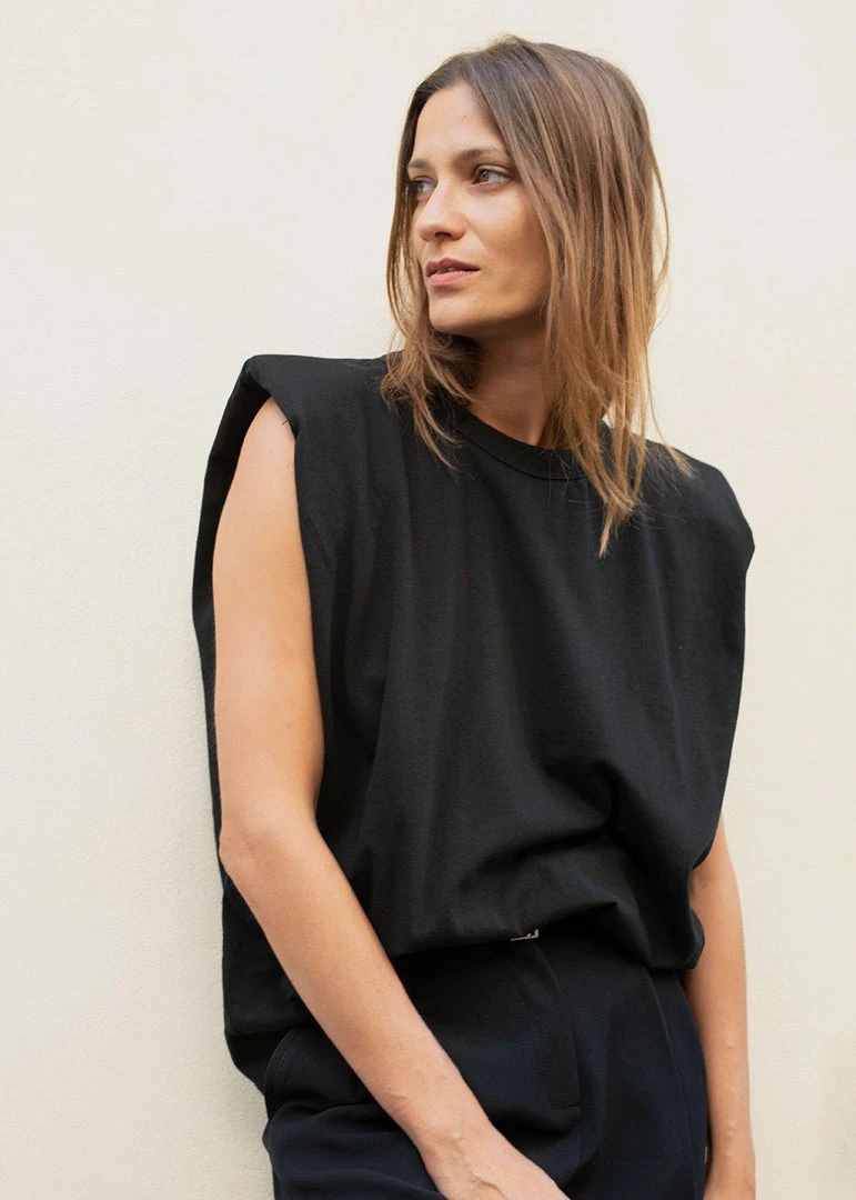 The Frankie Shop CLOTHING Eva Padded Shoulder Muscle T-Shirt - Black 1 The Frankie Shop CLOTHING Eva Padded Shoulder Muscle T-Shirt - Black