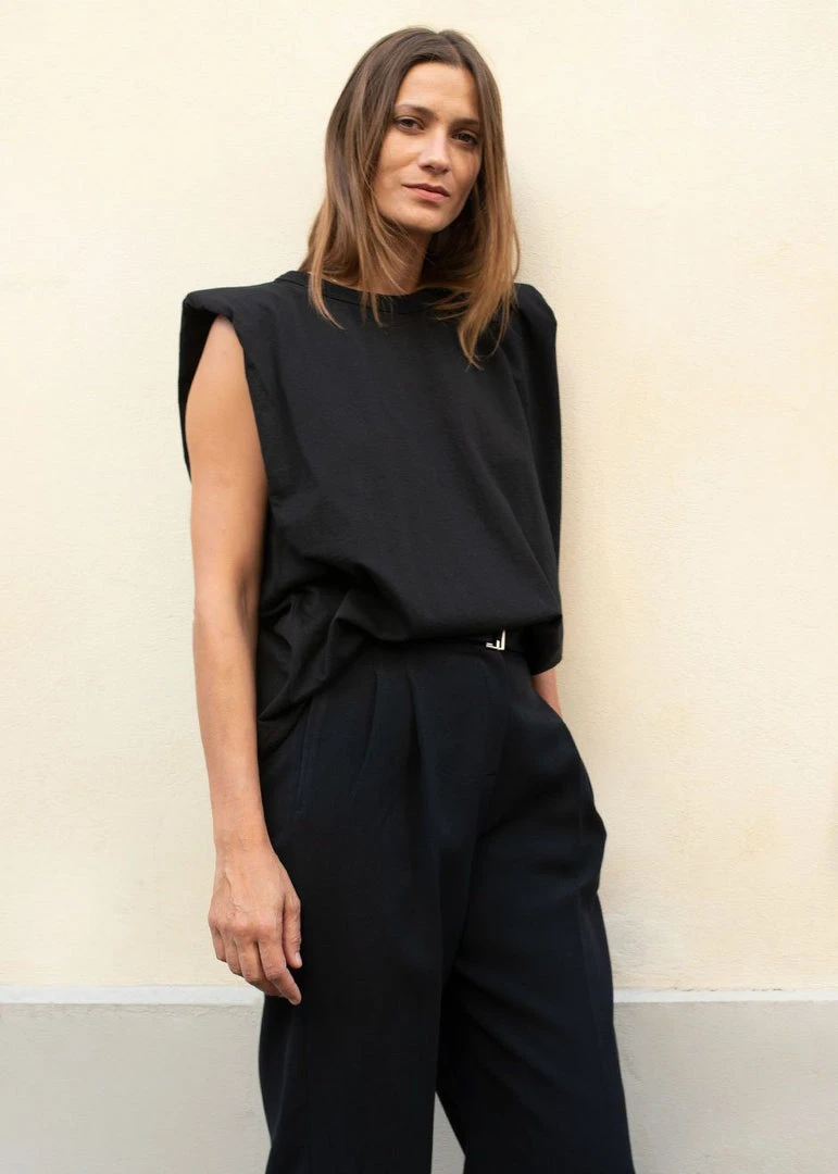 The Frankie Shop CLOTHING Eva Padded Shoulder Muscle T-Shirt - Black 5 The Frankie Shop CLOTHING Eva Padded Shoulder Muscle T-Shirt - Black