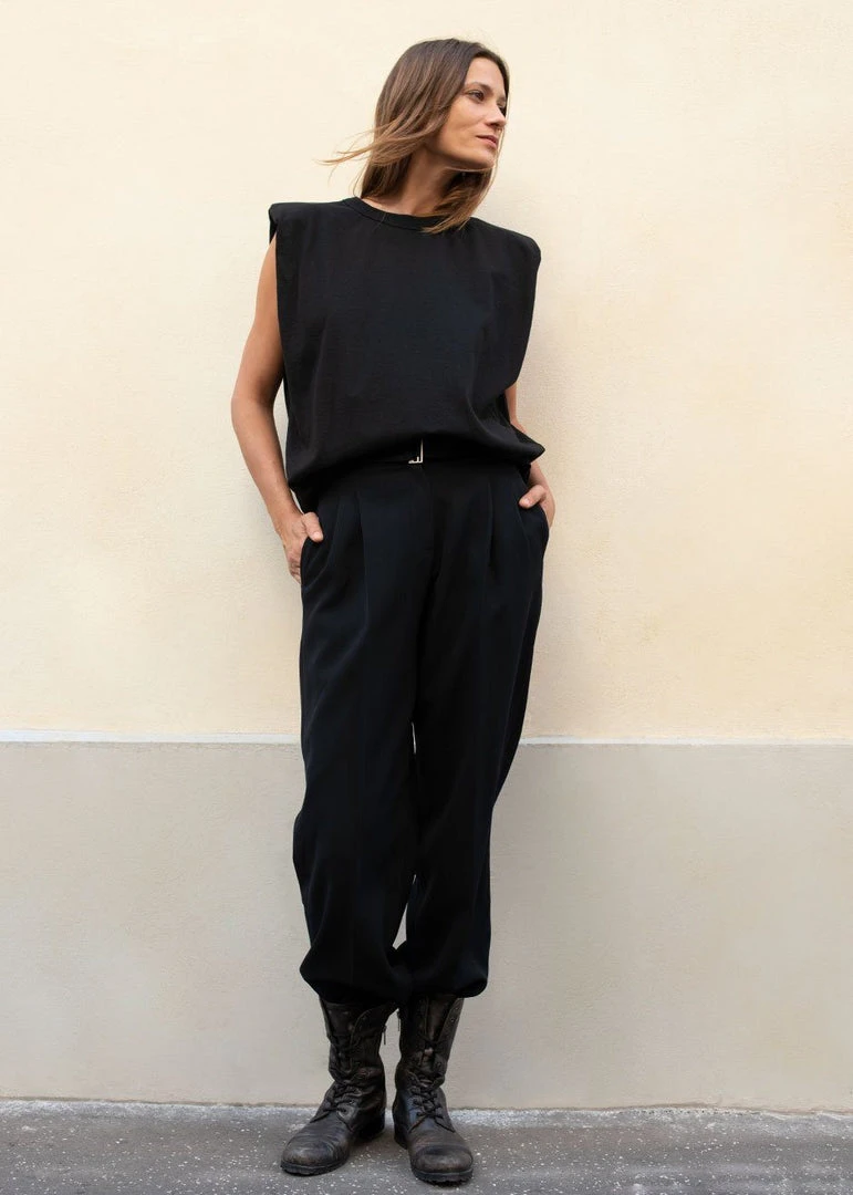 The Frankie Shop CLOTHING Eva Padded Shoulder Muscle T-Shirt - Black 2 The Frankie Shop CLOTHING Eva Padded Shoulder Muscle T-Shirt - Black