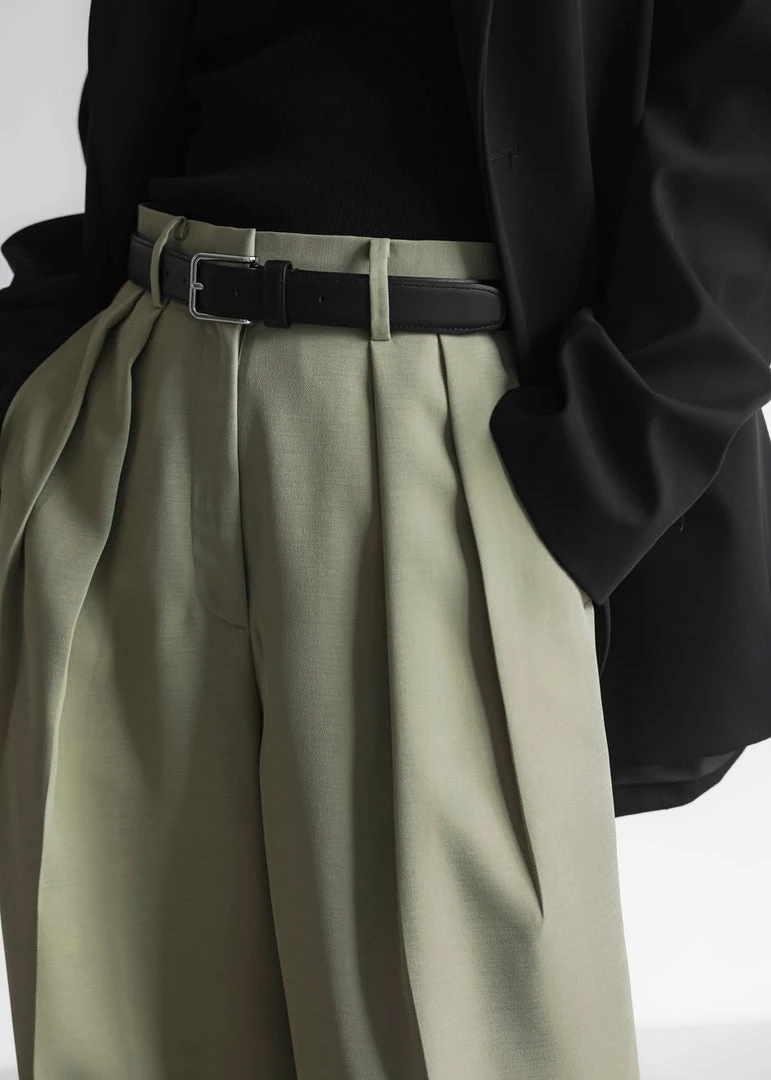 The Frankie Shop CLOTHING Port Pleated Pants - Sage 2 The Frankie Shop CLOTHING Port Pleated Pants - Sage