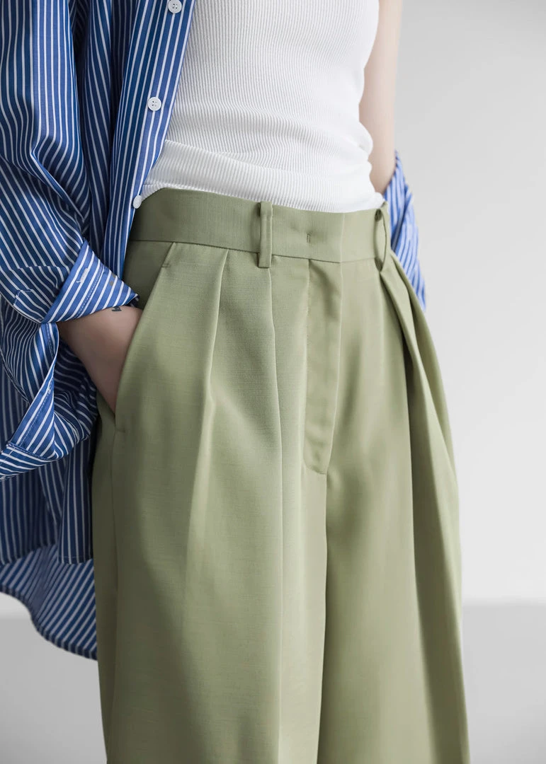 The Frankie Shop CLOTHING Port Pleated Pants - Sage 5 The Frankie Shop CLOTHING Port Pleated Pants - Sage